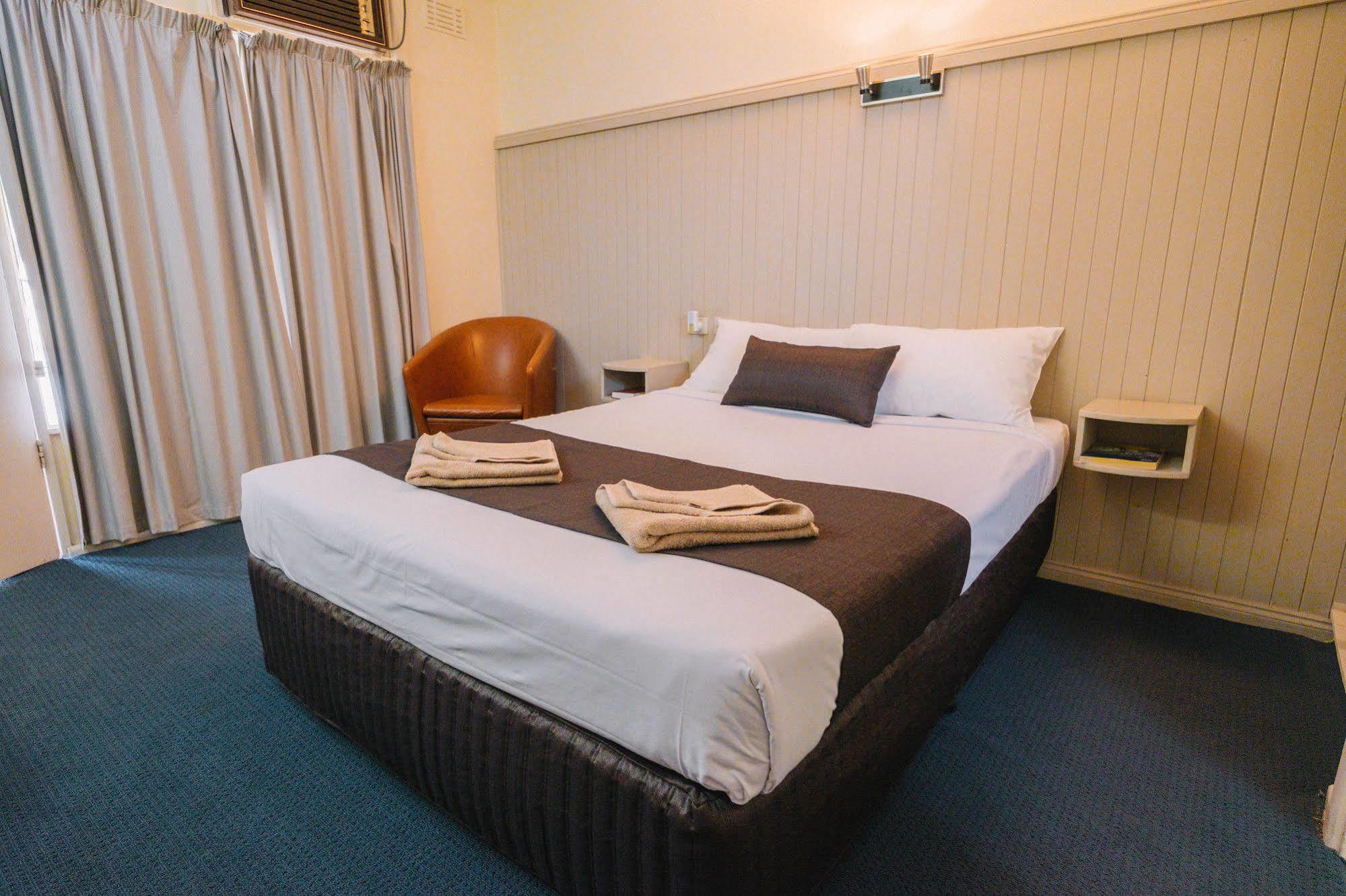 Stawell'S London Motor Inn Zewnętrze zdjęcie