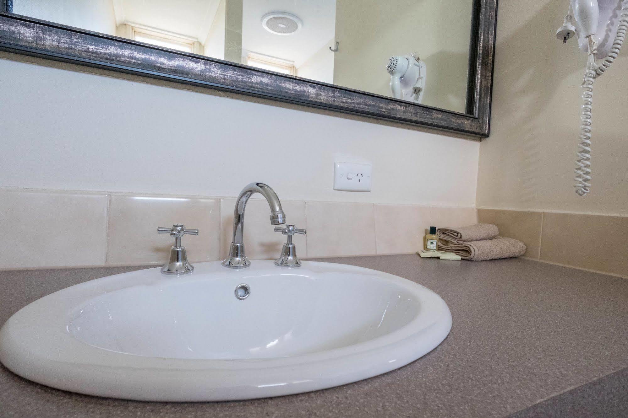 Stawell'S London Motor Inn Zewnętrze zdjęcie