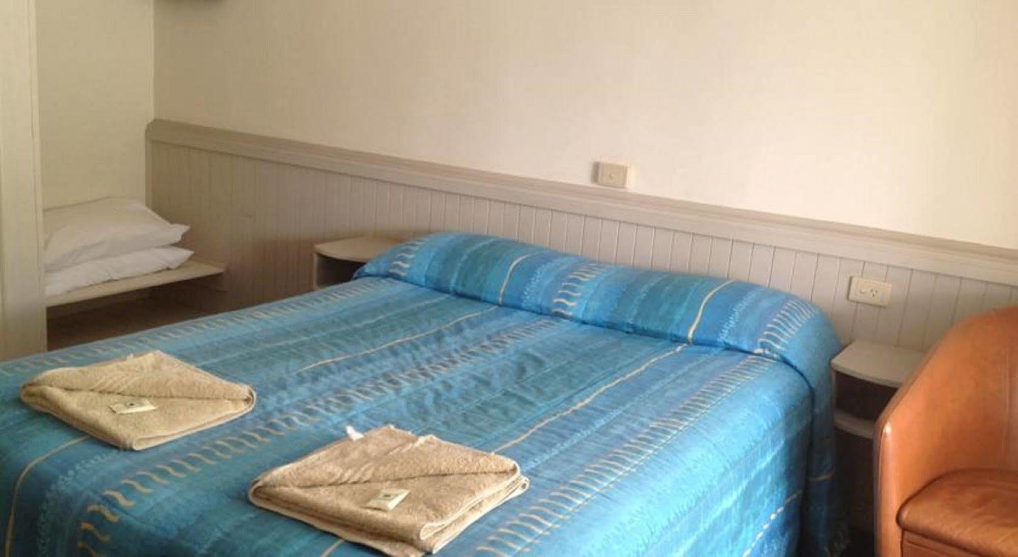Stawell'S London Motor Inn Zewnętrze zdjęcie