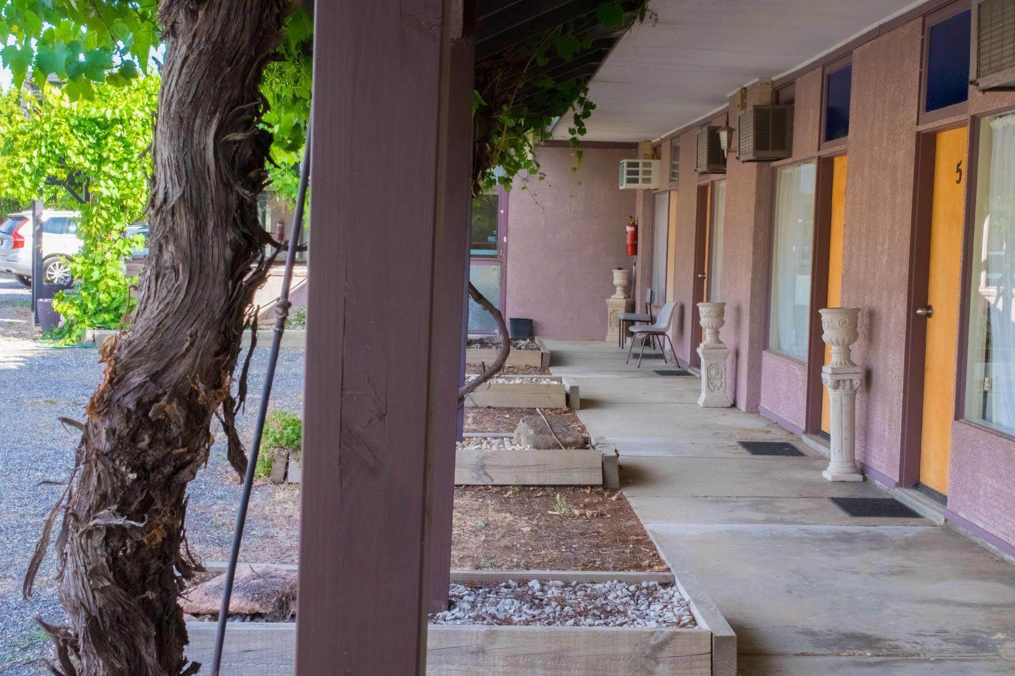 Stawell'S London Motor Inn Zewnętrze zdjęcie